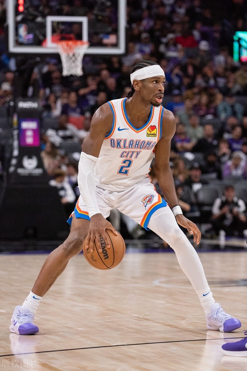 包含赛地聚焦：NBA常规赛今晚热度飙升，俄克拉荷马雷霆手感冰凉，底气十足，临场指挥获称赞的词条